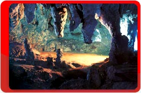 Китай, Гуйлинь, Пещера Тростниковой Флейты (Лудиянь)